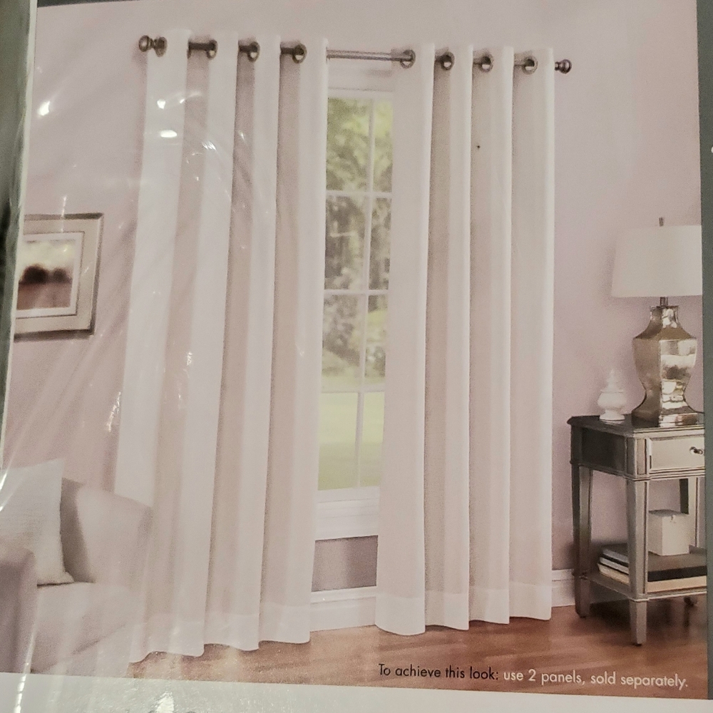 NWT>> 2 Curtain Panels
